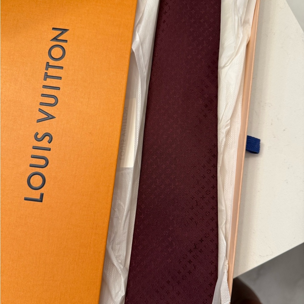 Louis Vuitton LV Men Burgundy Tie Monogrammed 100% Silk New in Box NIB